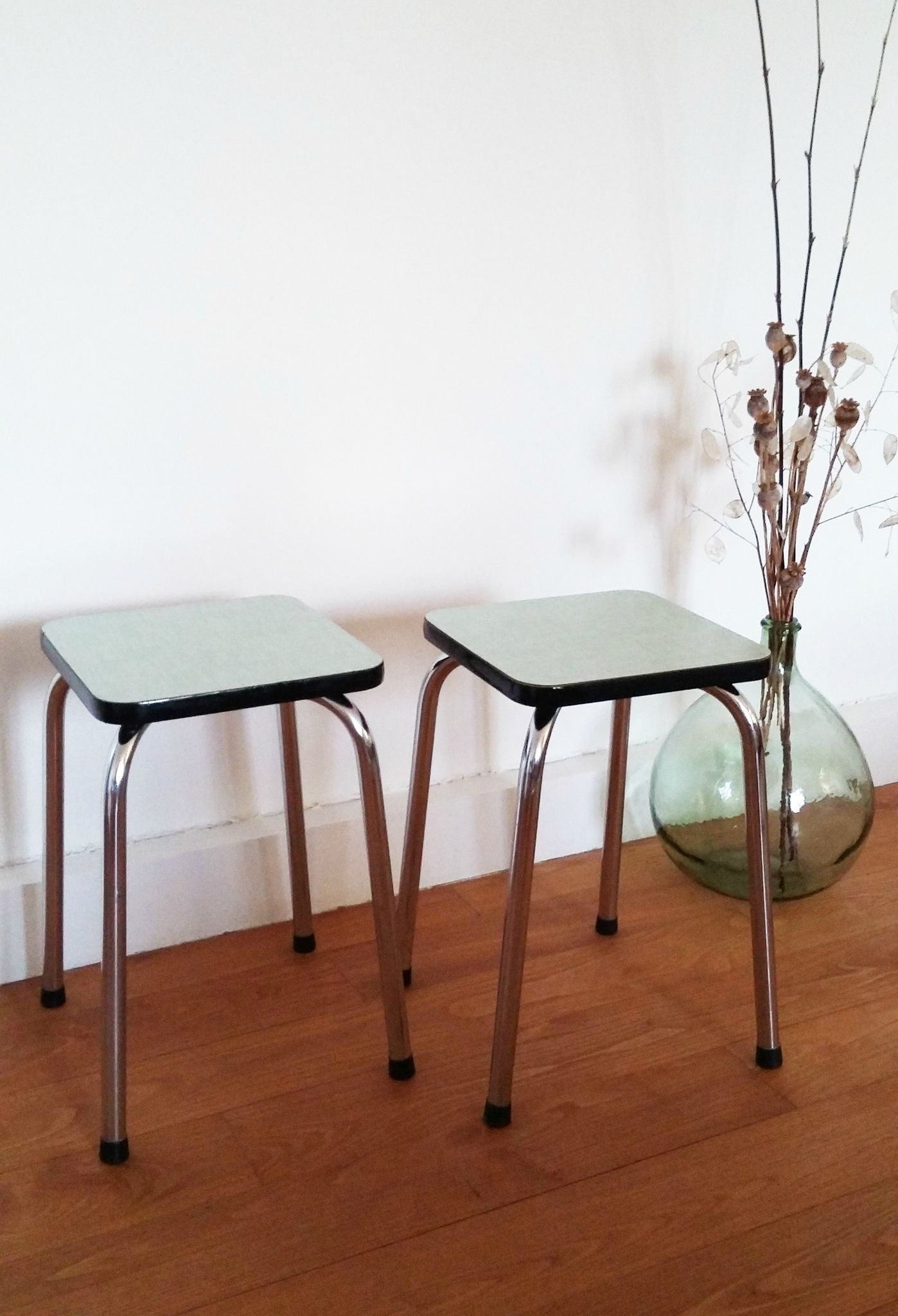 Tabouret de cuisine en formica