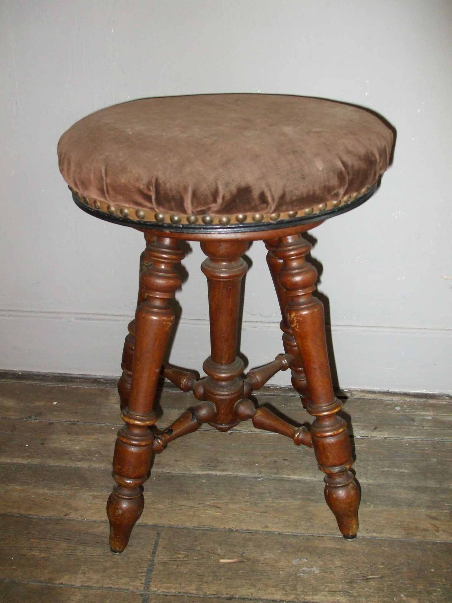 Tabouret de piano ancien