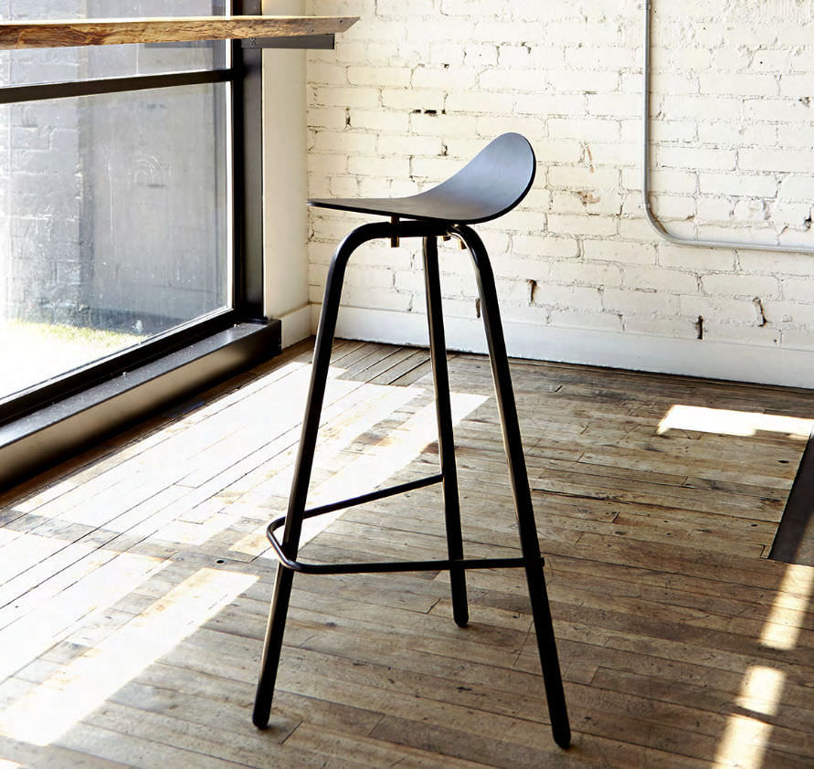 Tabouret haut en acier