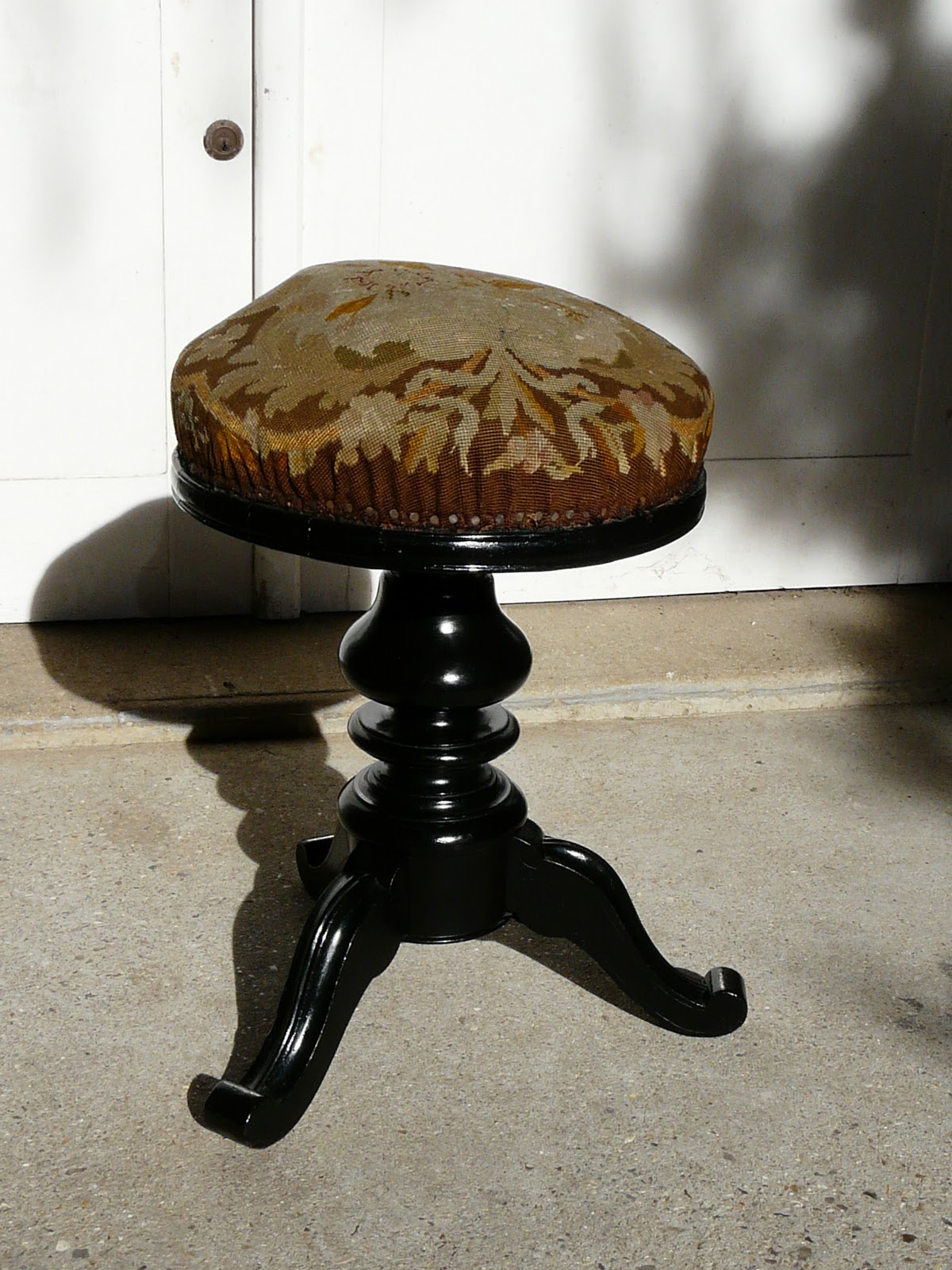 Tabouret piano style