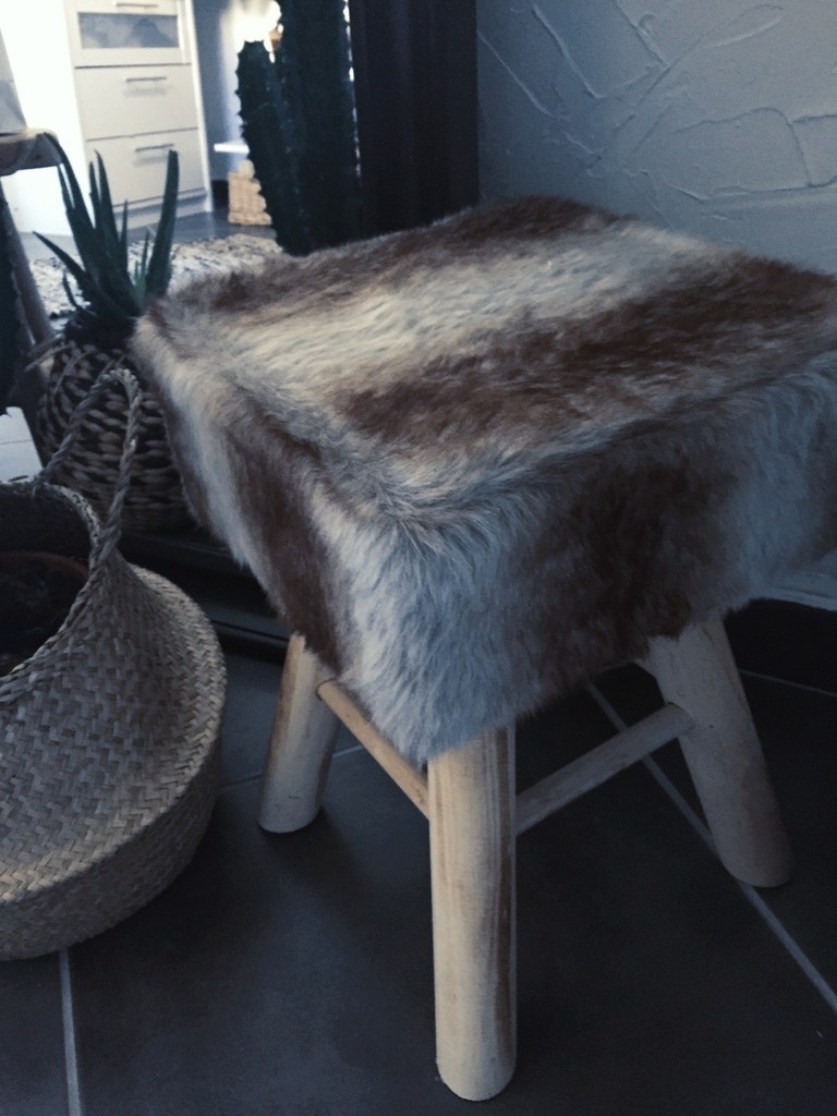 Tabouret fourrure action