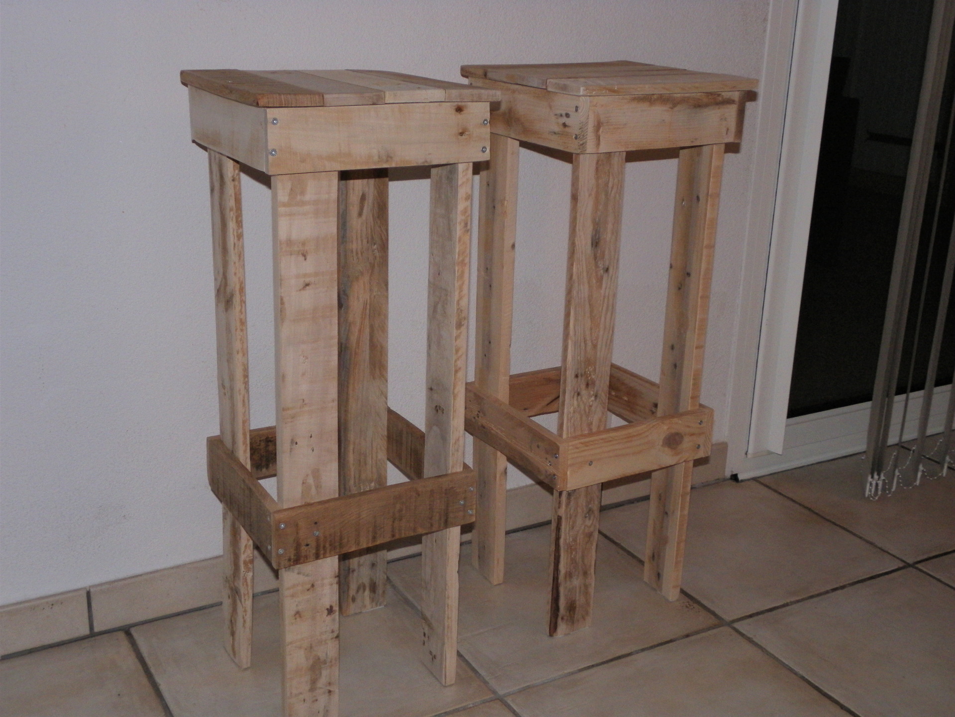 Tabouret bas traduction anglais