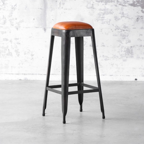Tabouret de bar en acier oxydé et cuir marron antique