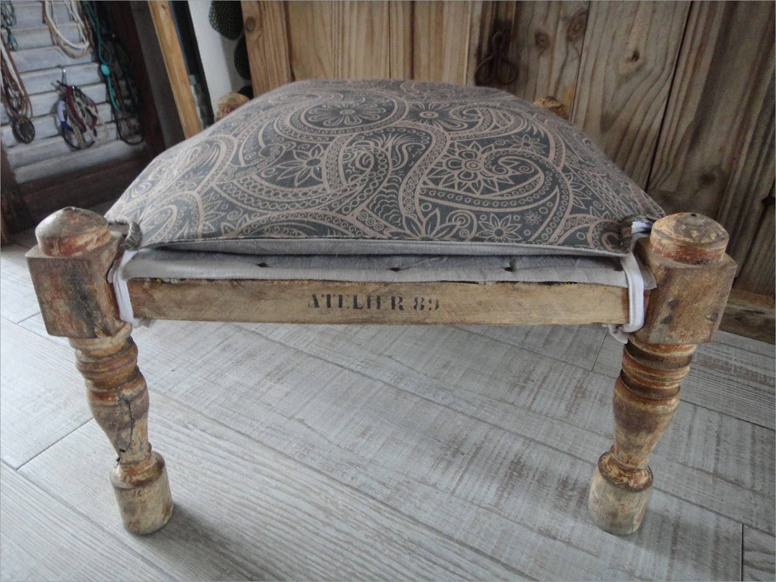 Tabouret bas indien