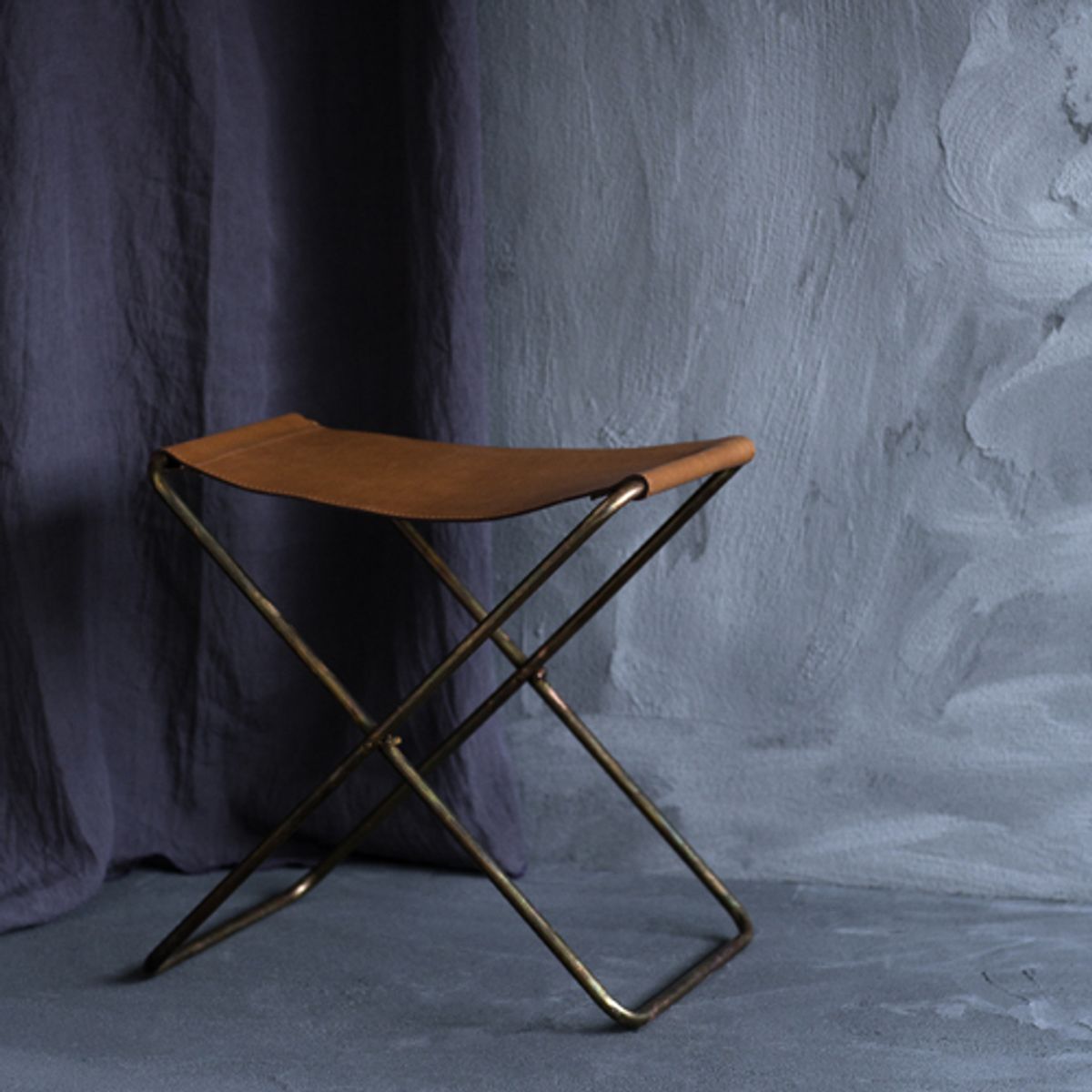 Tabouret pliant en métal