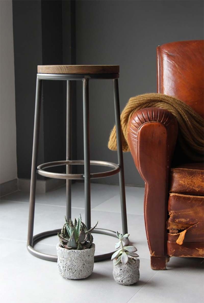 Tabouret de bar en tole