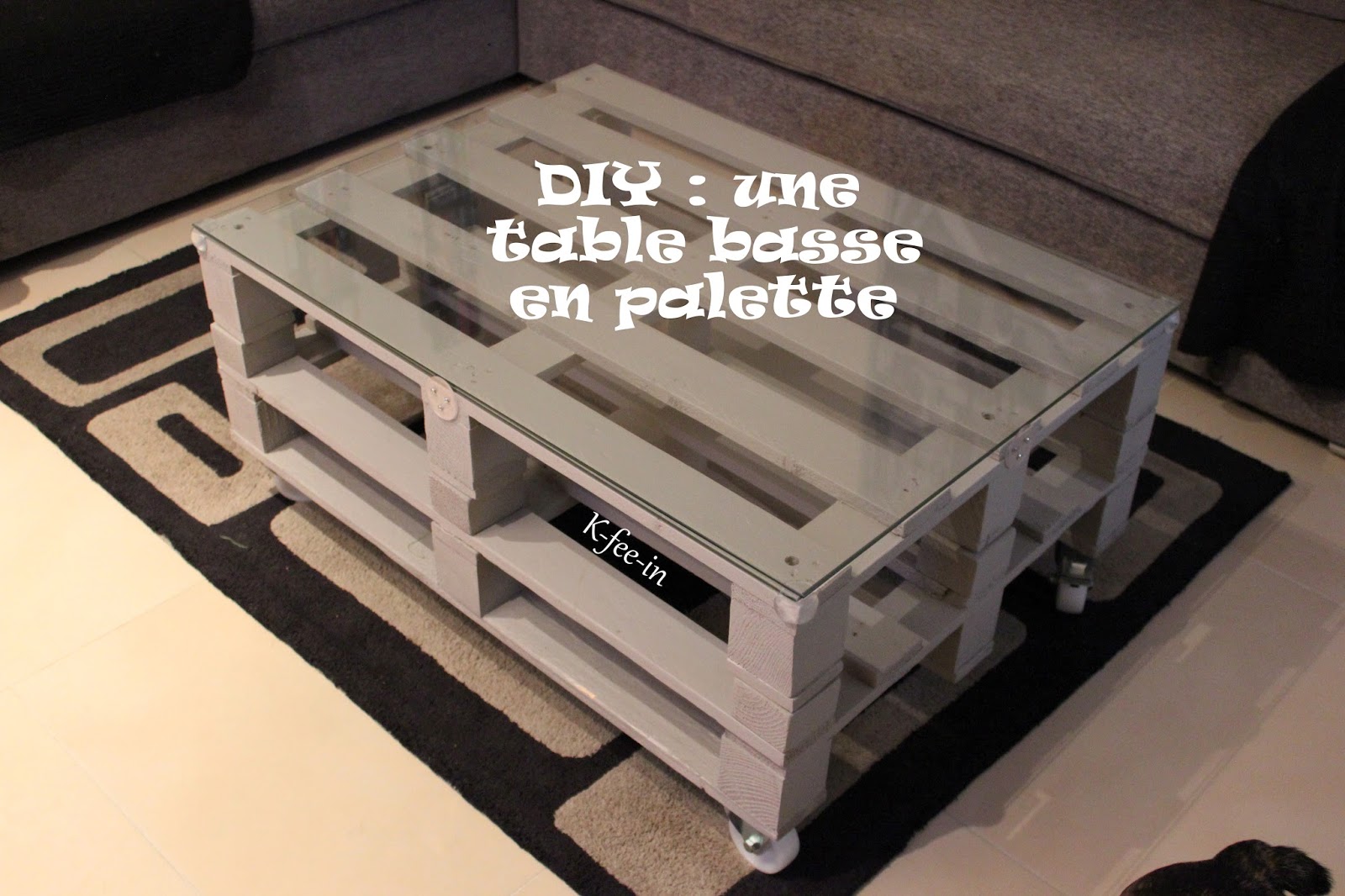 Table basse en bois avec rangement bouteille