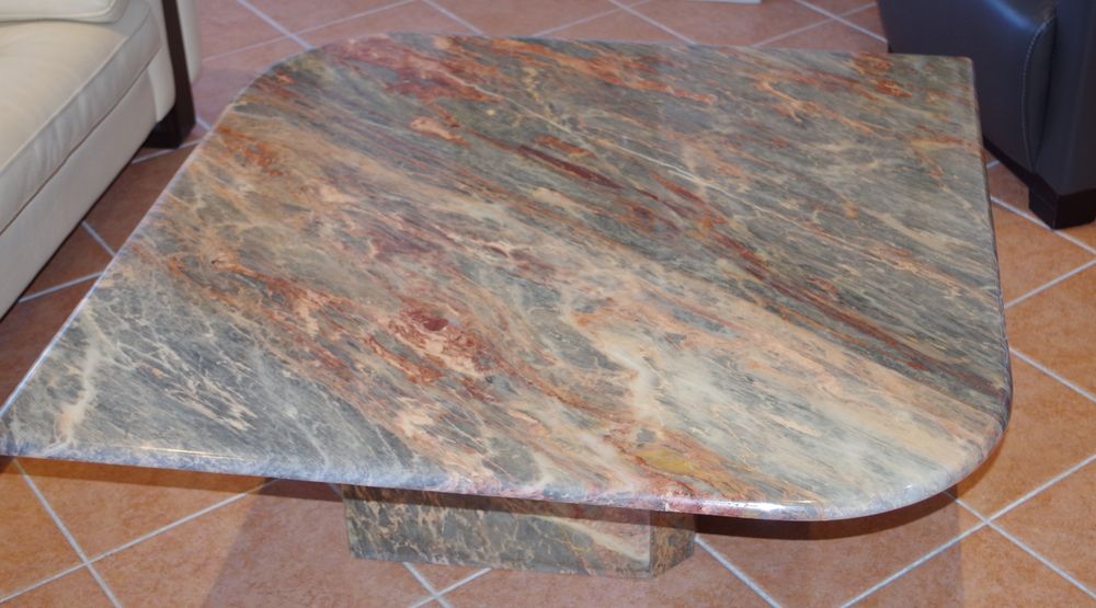 Table basse dessus marbre rose
