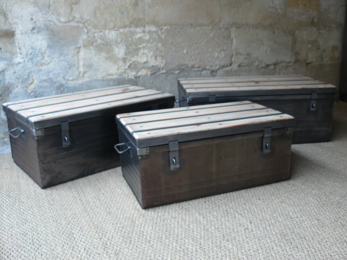 Table basse malle industrielle
