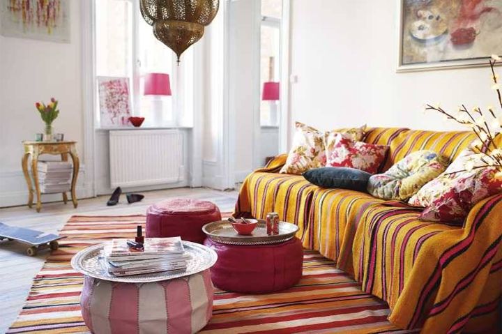 Table basse marocaine avec pouf