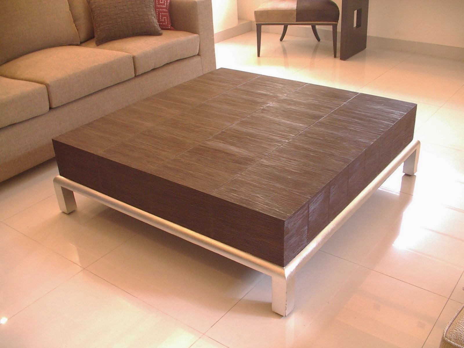 Table basse design tres grande