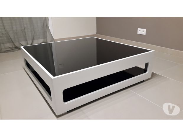 Table basse carrée noir et blanche