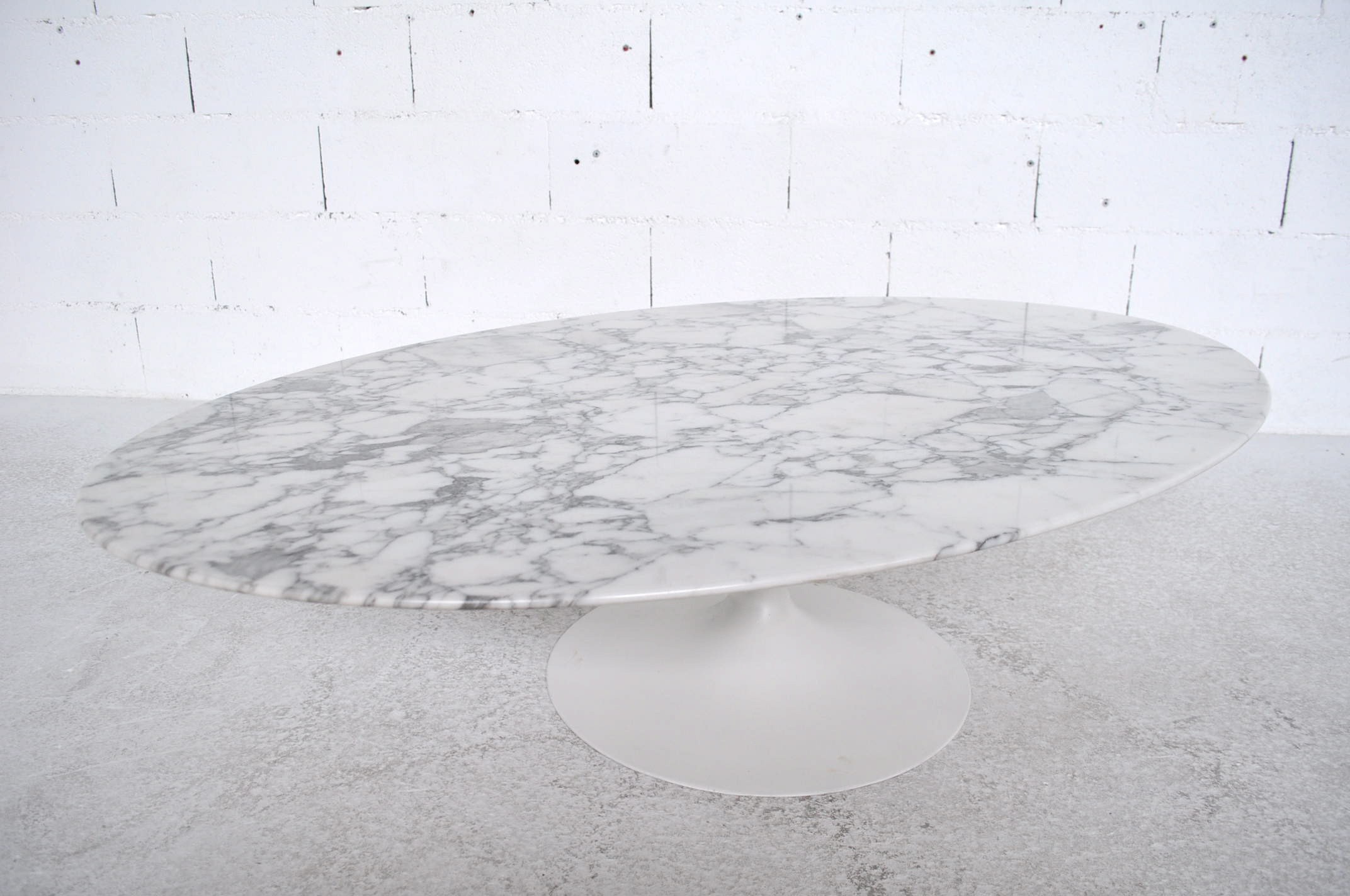 Table basse marbre saarinen