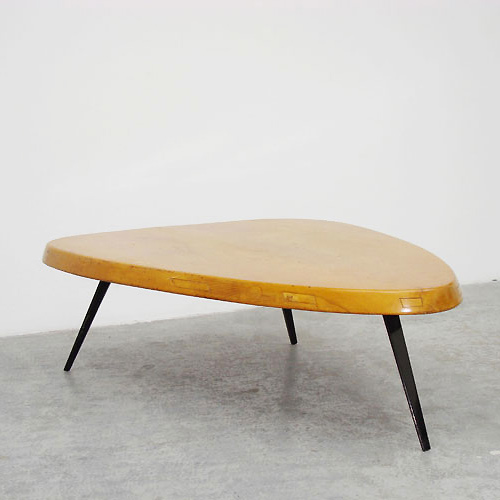 Table basse vintage triangle