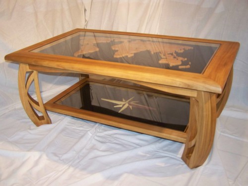 Table basse en bois vitree