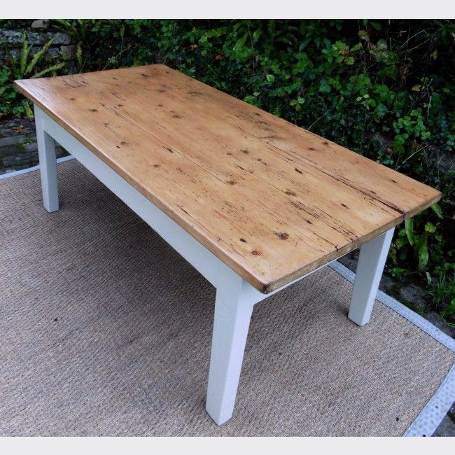 Table basse en bois peinte