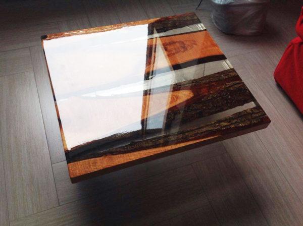 Table basse bois et resine