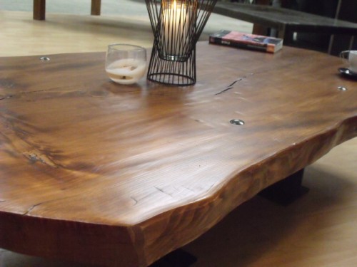 Table basse en bois massif moderne
