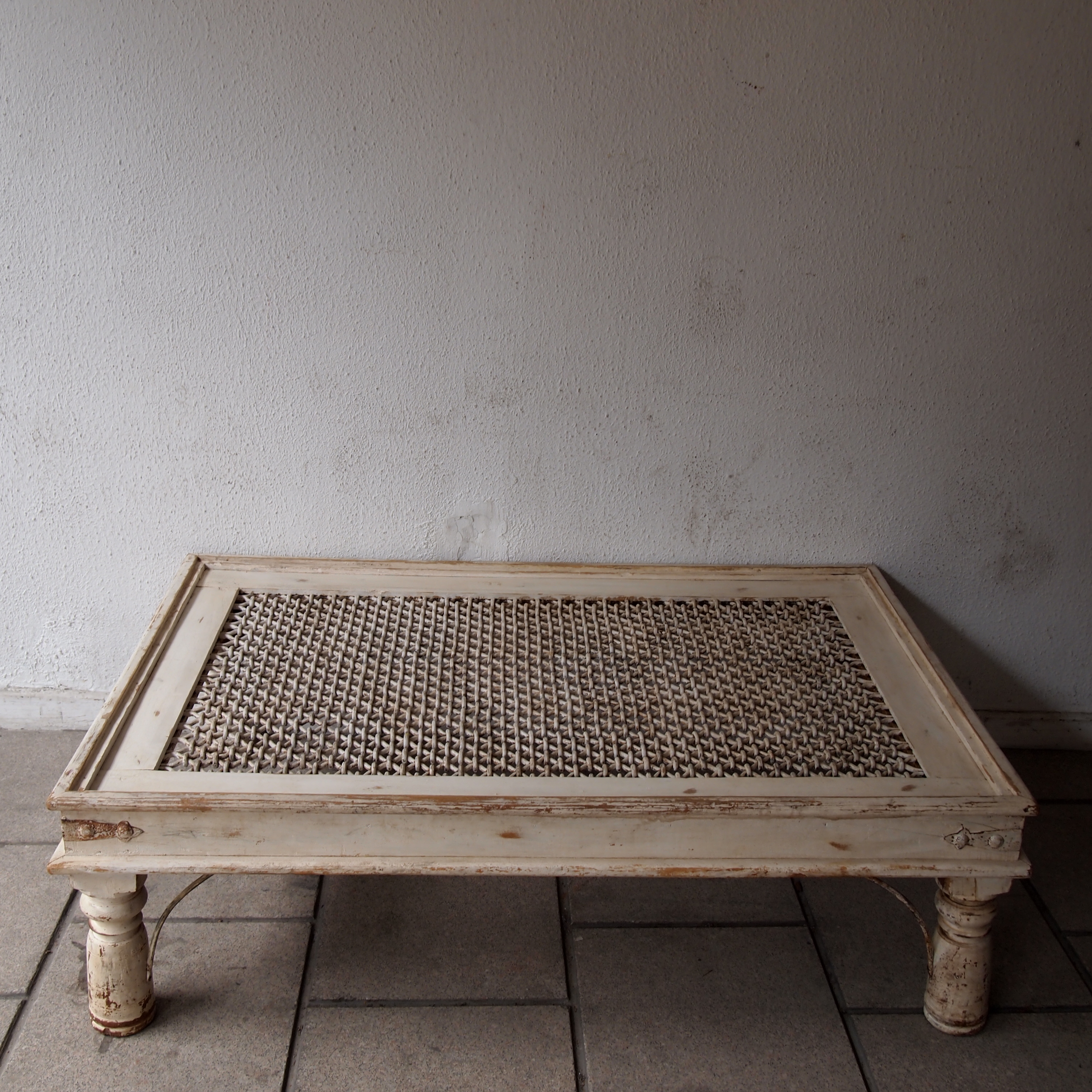 Table basse bois orientale