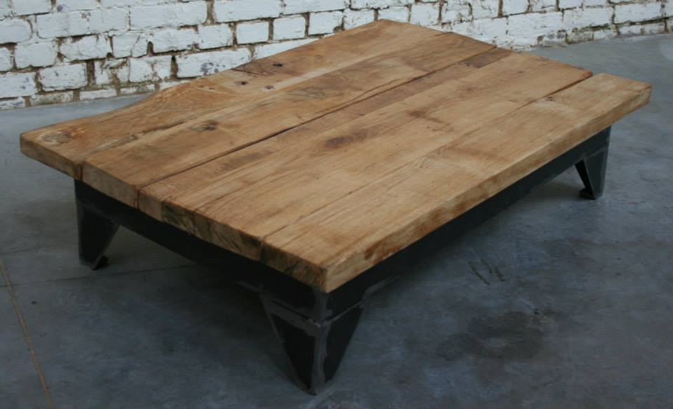 Table basse en bois vintage