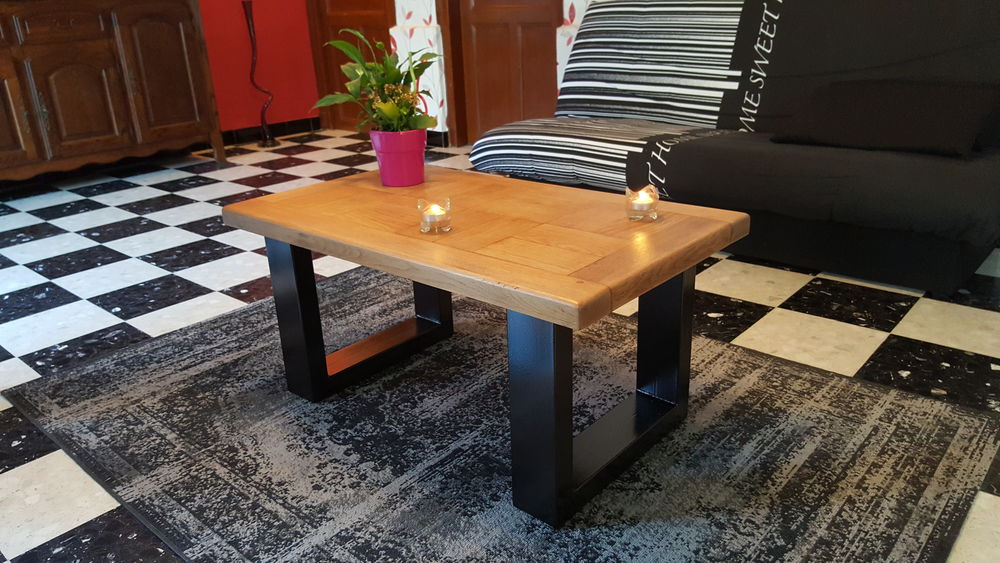 Jolie table basse en bois