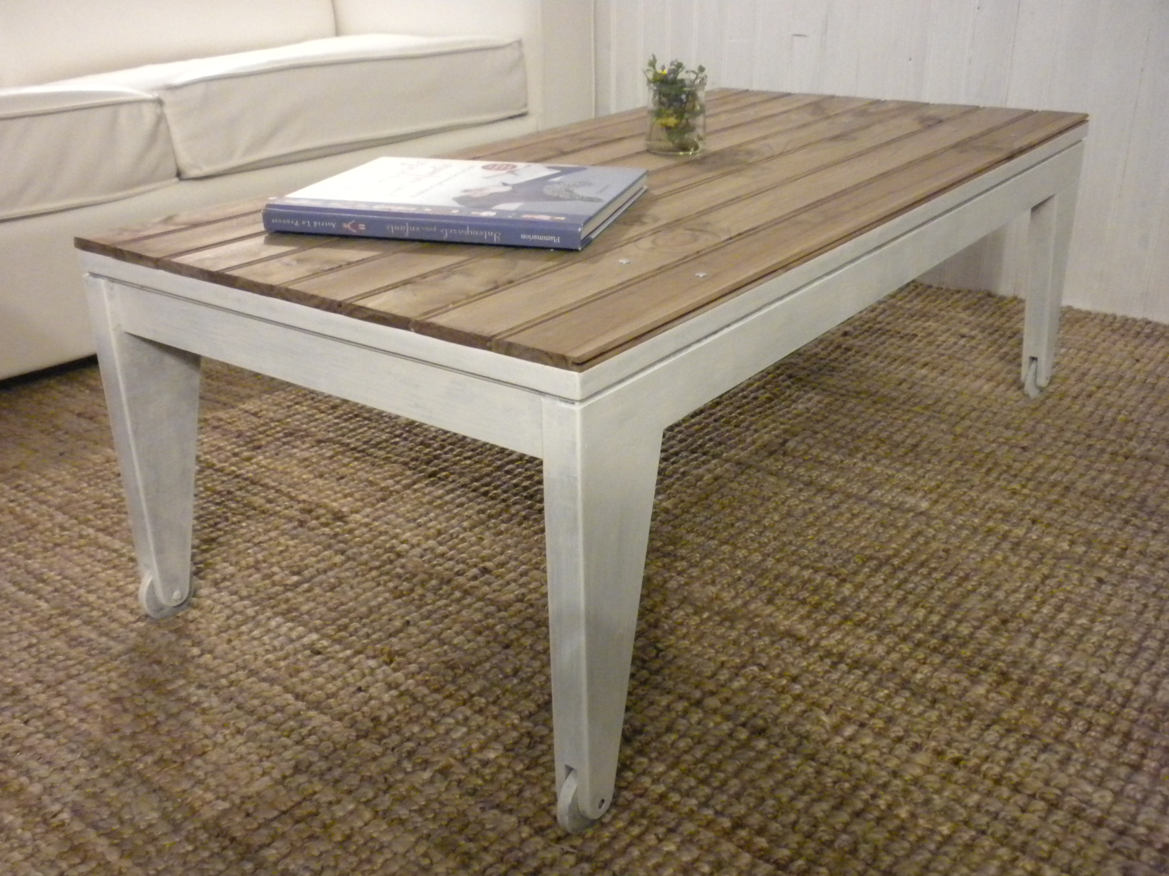 Relooker une table basse en bois