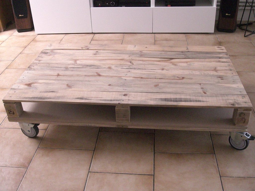 Table basse palette avec roue