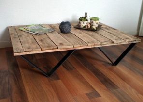 Table basse palette avec ouverture pour rangement