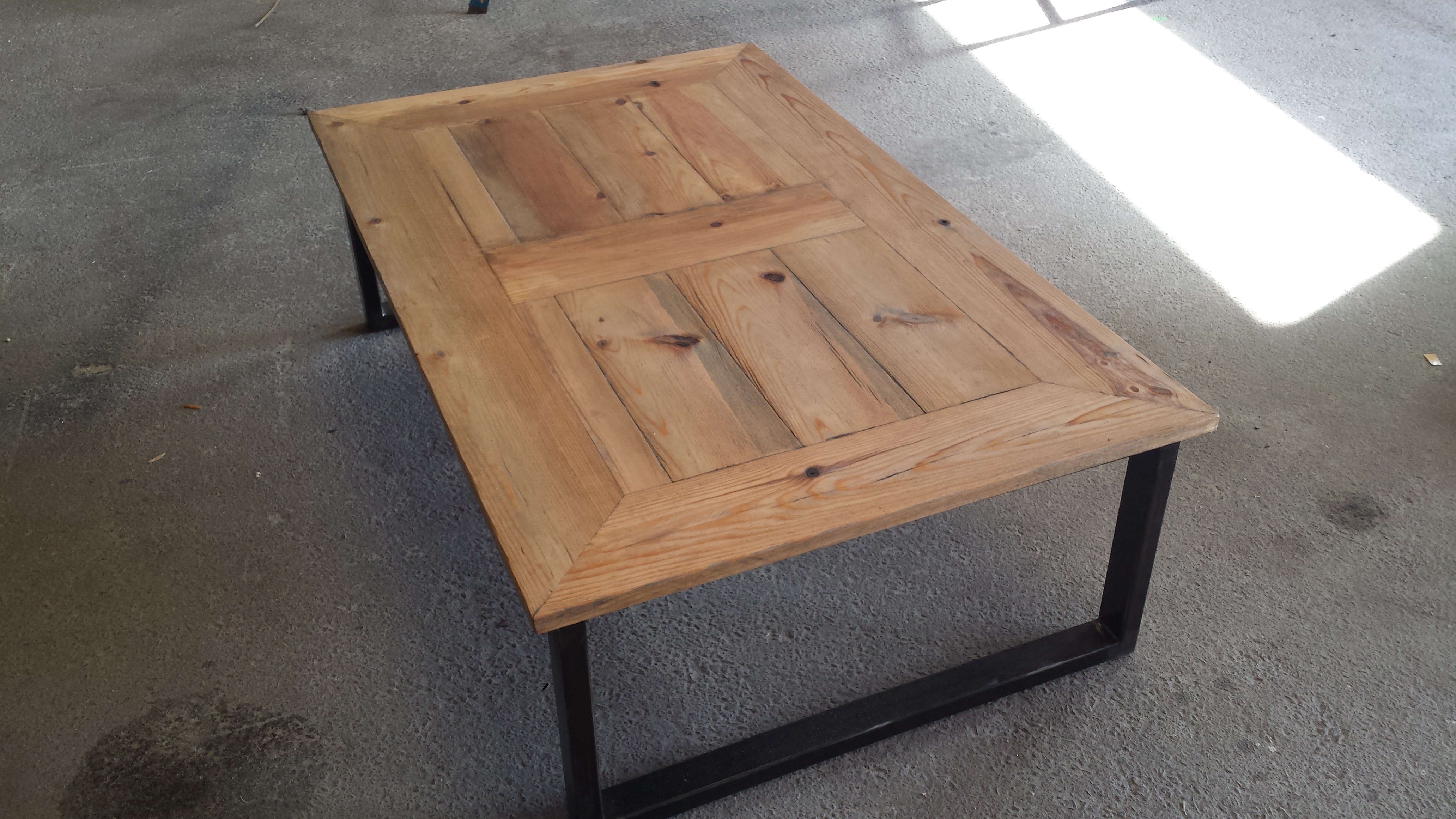 Table basse bois acier