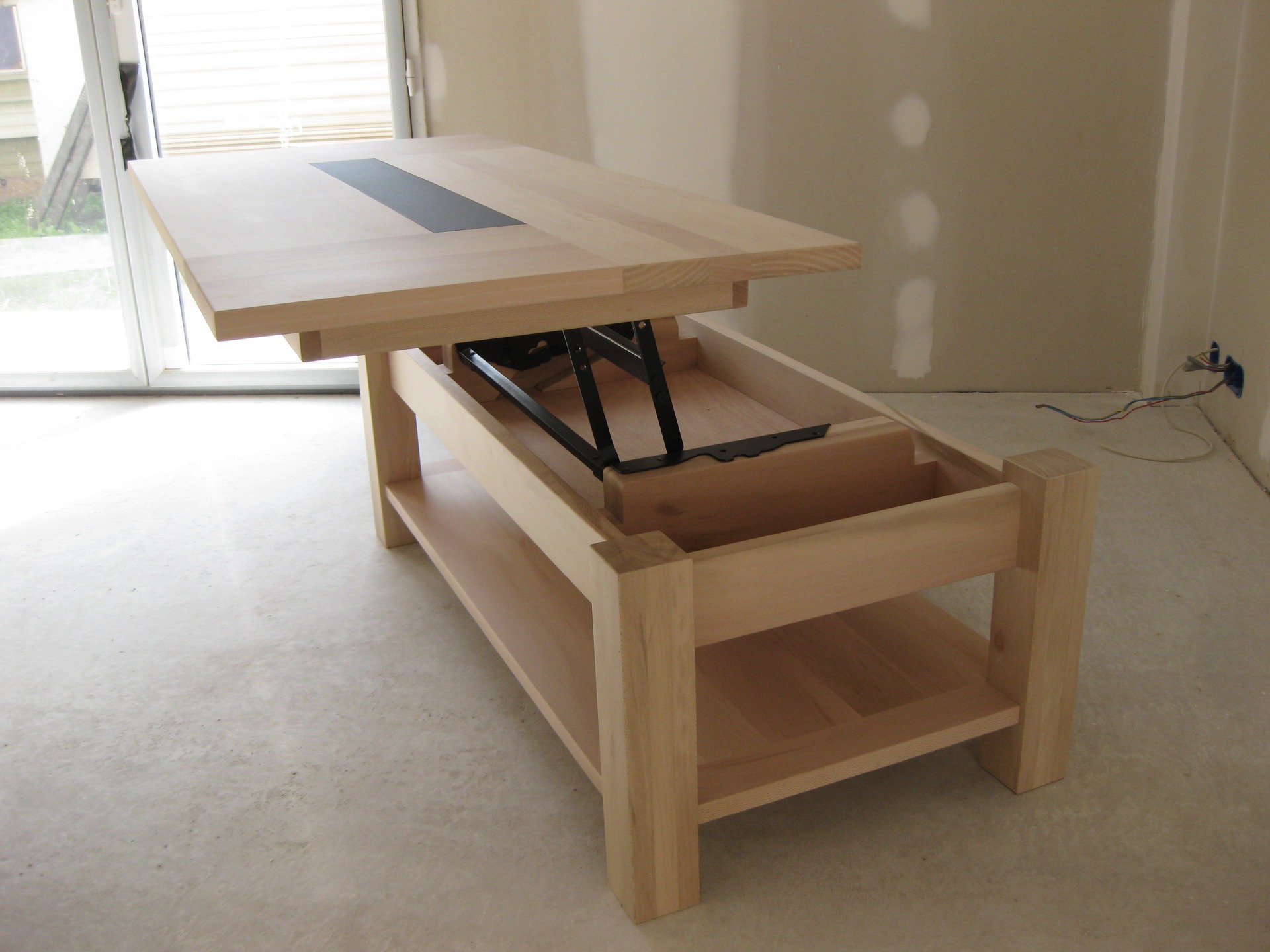 Table basse relevable en bois massif