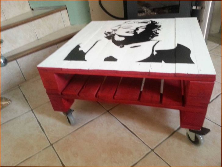 Table basse en bois repeinte