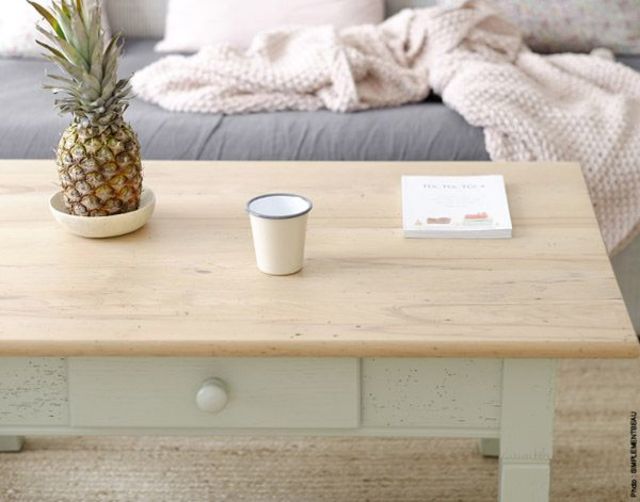 Retaper une table basse bois