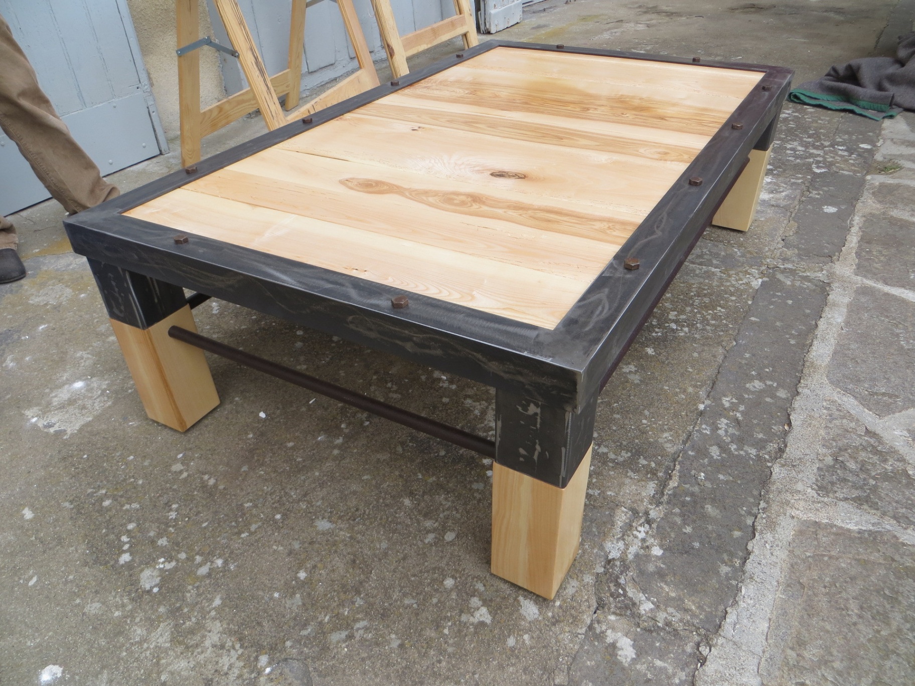 Table basse gigogne en bois massif