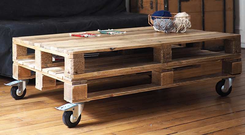 Table basse palette sur roulettes