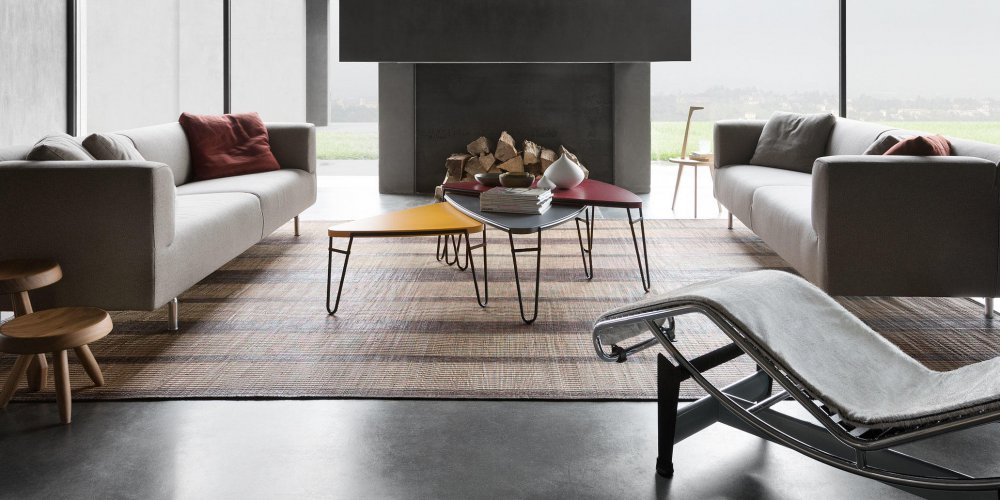 Quel tapis pour table basse en bois