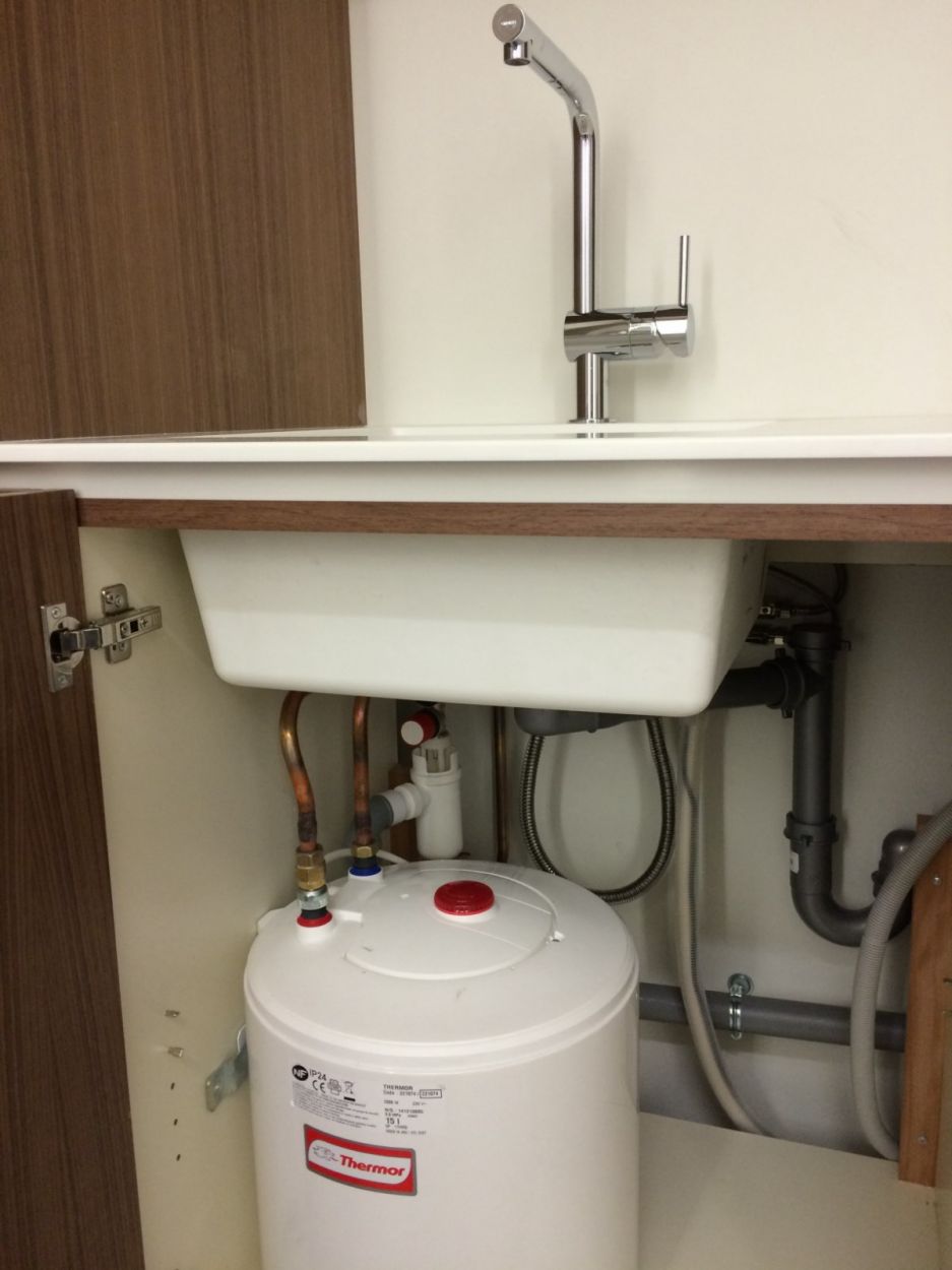 Chauffe eau sous évier