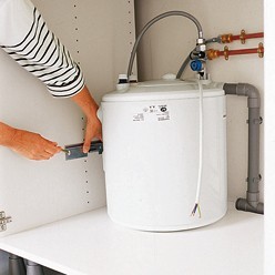 Raccordement chauffe eau sous évier