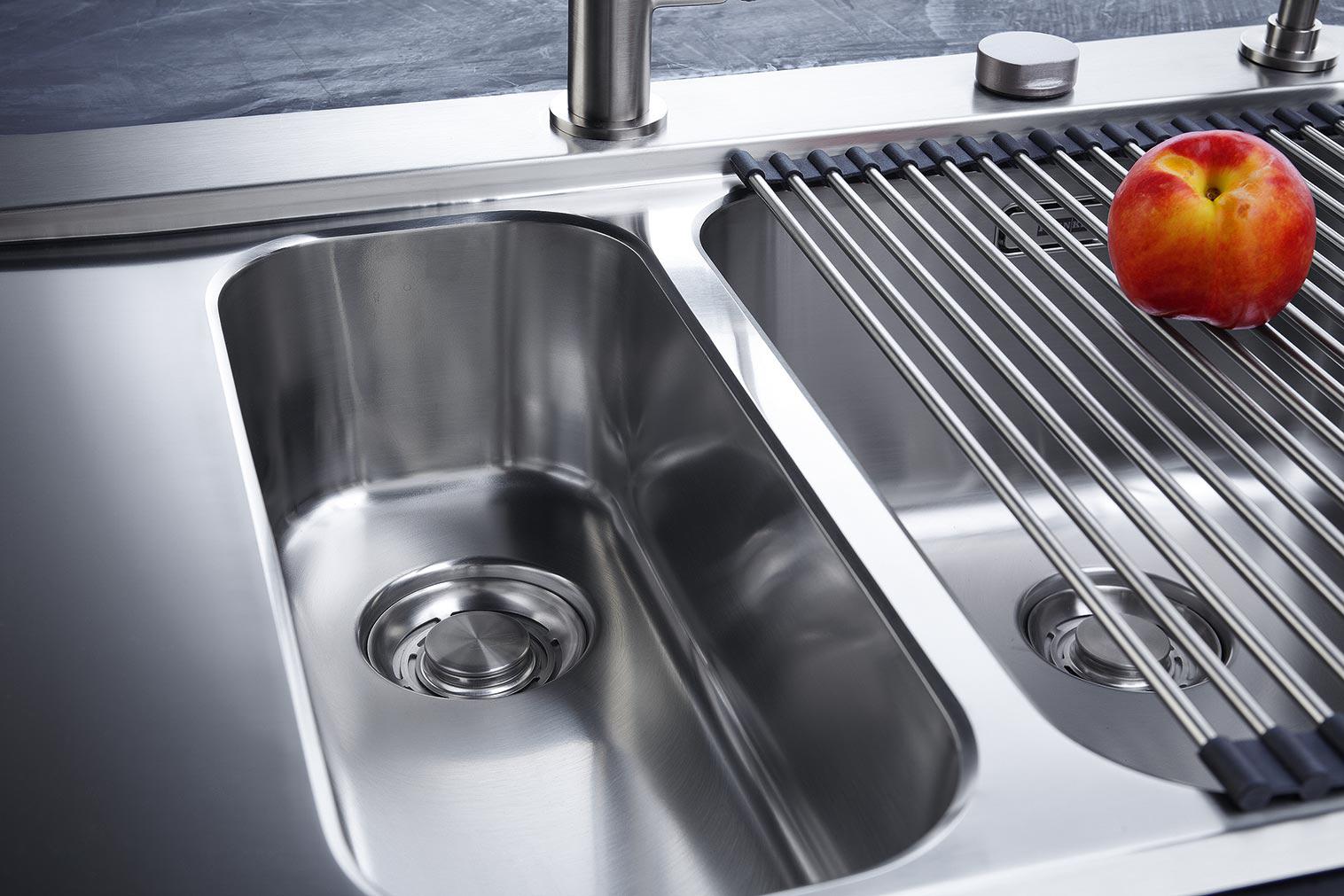 Nettoyer evier inox bicarbonate de soude